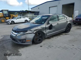 2010 Ford Fusion SE z VIN 3FAHP0HA7AR389884, wystawiony jako Copart lot #64248385 z przebiegiem Nie podano mil oraz Szkoda całkowita • Salvage title. Historia ofert i sprzedaży dostępna na DreamBid. Obrazek 1.
