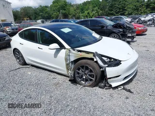 2023 Tesla Model 3 z VIN 5YJ3E1EAXPF510423, wystawiony jako IAAI lot #42757493 z przebiegiem 17 870 mil mil oraz . Historia ofert i sprzedaży dostępna na DreamBid. Obrazek 1.