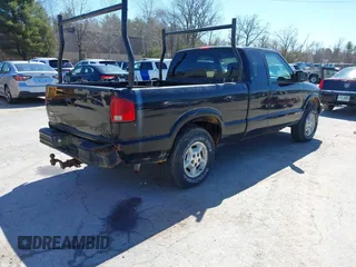 2002 Chevrolet S-10 LS with VIN 1GCDT19W528219000, listed as a IAAI auction lot 41971803 with 134,225 mi miles. Bid and sale history available at carsss.com. Image 4.