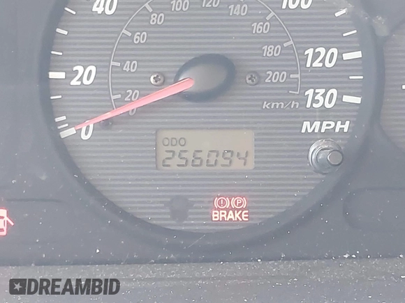 2002 Hyundai Santa Fe GLS z VIN KM8SC73D42U281993, wystawiony jako IAAI lot #42098783 z przebiegiem 256 094 mil mil oraz . Historia ofert i sprzedaży dostępna na DreamBid. Obrazek 15.
