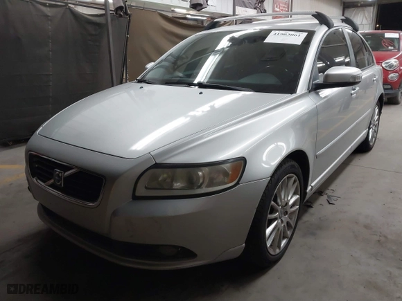 2010 Volvo S40 with VIN YV1382MS2A2504255, listed as a IAAI auction lot 41903061 with 254,595 mi miles. Bid and sale history available at carsss.com. Image 17.