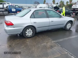 1999 Honda Accord LX z VIN 1HGCG5645XA023392, wystawiony jako IAAI lot #41525751 z przebiegiem 214 850 mil mil oraz . Historia ofert i sprzedaży dostępna na DreamBid. Obrazek 4.