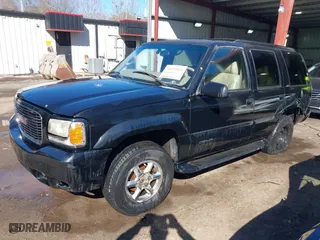 2000 GMC Denali with VIN 1GKEK13R1YR129862, listed as a IAAI auction lot 41833054 with 223,811 mi miles. Bid and sale history available at carsss.com. Image 2.