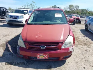 2009 Kia Sedona LX with VIN KNDMB233296307113, listed as a IAAI auction lot 41696813 with 121,722 mi miles. Bid and sale history available at carsss.com. Image 12.
