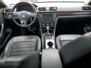 2014 Volkswagen Passat SEL Premium with VIN 1VWCN7A33EC109183, listed as a Copart auction lot 61369595 with 146,794 mi miles and Salvage title. Bid and sale history available at DreamBid. Image 8.