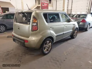 2010 Kia Soul + with VIN KNDJT2A23A7124490, listed as a IAAI auction lot 41746185 with 186,383 mi miles. Bid and sale history available at carsss.com. Image 4.