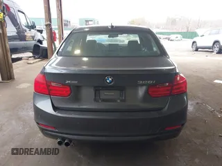 2015 BMW 3 Series 328i xDrive z VIN WBA3B3G58FNR85943, wystawiony jako IAAI lot #41721614 z przebiegiem 95 997 mil mil oraz . Historia ofert i sprzedaży dostępna na DreamBid. Obrazek 16.