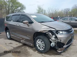 2017 Chrysler Pacifica Touring L with VIN 2C4RC1BG9HR831786, listed as a IAAI auction lot 41928645 with 37,811 mi miles and . Bid and sale history available at DreamBid. Image 13.