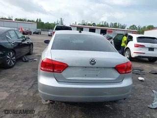 2012 Volkswagen Passat SE with VIN 1VWBP7A38CC074580, listed as a IAAI auction lot 40556967 with 158,525 mi miles. Bid and sale history available at carsss.com. Image 16.