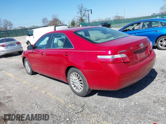 2008 Toyota Camry LE z VIN 4T1BE46K18U245626, wystawiony jako IAAI lot #41747169 z przebiegiem 135 661 mil mil oraz . Historia ofert i sprzedaży dostępna na DreamBid. Obrazek 3.