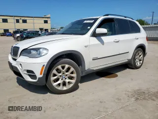 2013 BMW X5 xDrive35i z VIN 5UXZV4C51D0B23417, wystawiony jako Copart lot #59172335 z przebiegiem 183 794 mil mil oraz Tytuł czysty. Historia ofert i sprzedaży dostępna na DreamBid. Obrazek 1.