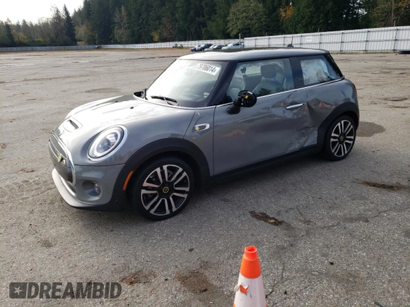 2021 MINI Hardtop Cooper SE with VIN WMWXP3C01M2N89221, listed as a Copart auction lot 79706014 with Not Provided miles and Salvage Title. Bid and sale history available at DreamBid. Image 1.