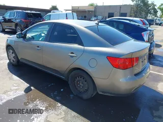 2010 Kia Forte EX z VIN KNAFU4A21A5118825, wystawiony jako IAAI lot #42138046 z przebiegiem 250 125 mil mil oraz . Historia ofert i sprzedaży dostępna na DreamBid. Obrazek 3.