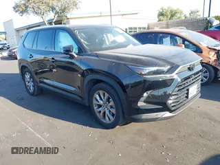 2024 Toyota Highlander XLE z VIN 5TDAAAB52RS003735, wystawiony jako IAAI lot #42373845 z przebiegiem 12 569 mil mil oraz . Historia ofert i sprzedaży dostępna na DreamBid. Obrazek 1.
