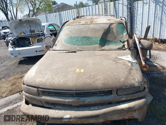 2003 Chevrolet Suburban LT z VIN 3GNEC16Z23G120835, wystawiony jako IAAI lot #41885363 z przebiegiem Nie podano mil oraz . Historia ofert i sprzedaży dostępna na DreamBid. Obrazek 12.