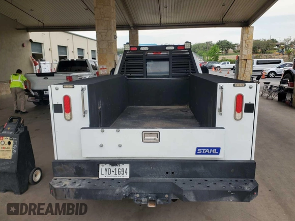 2019 Ford F-250 XL with VIN 1FT7X2B66KEE56940, listed as a IAAI auction lot 42282376 with 176,667 mi miles and . Bid and sale history available at DreamBid. Image 23.