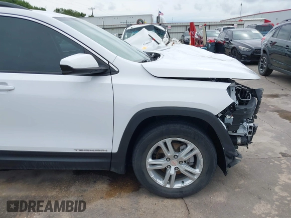 2022 GMC Terrain SLE z VIN 3GKALMEV2NL137933, wystawiony jako IAAI lot #42337794 z przebiegiem 55 307 mil mil oraz . Historia ofert i sprzedaży dostępna na DreamBid. Obrazek 19.