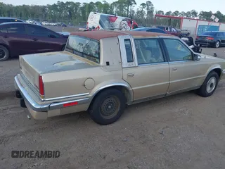 1991 Chrysler New Yorker z VIN 1C3XY66R1MD290736, wystawiony jako IAAI lot #41932377 z przebiegiem 176 868 mil mil oraz . Historia ofert i sprzedaży dostępna na DreamBid. Obrazek 4.