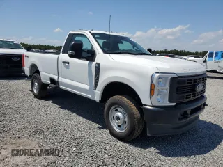 2024 Ford F-250 XL z VIN 1FTBF2BA3REC30222, wystawiony jako Copart lot #54823835 z przebiegiem Nie podano mil oraz Szkoda całkowita • Salvage title. Historia ofert i sprzedaży dostępna na DreamBid. Obrazek 4.