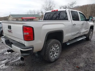 2019 GMC Sierra 2500HD Denali with VIN 1GT12SEY8KF226666, listed as a IAAI auction lot 41717939 with 45,325 mi miles. Bid and sale history available at carsss.com. Image 4.