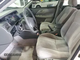 1998 Toyota Camry LE z VIN 4T1BF22K1WU048928, wystawiony jako Copart lot #57654365 z przebiegiem 132 087 mil mil oraz Czysty tytuł • Clean title. Historia ofert i sprzedaży dostępna na DreamBid. Obrazek 7.