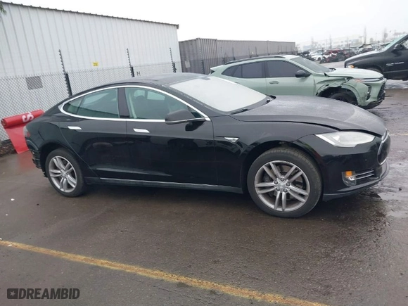 2013 Tesla Model S with VIN 5YJSA1CN0DFP20408, listed as a IAAI auction lot 41524470 with 1 mi miles. Bid and sale history available at carsss.com. Image 14.