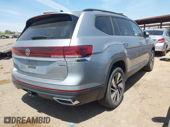 2024 Volkswagen Atlas SE with VIN 1V2HR2CA2RC568429, listed as a IAAI auction lot 42371188 with 18,903 mi miles and . Bid and sale history available at DreamBid. Image 4.