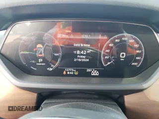 2023 Audi e-tron GT Premium Plus z VIN WAUFJBFW6P7001571, wystawiony jako Copart lot #43203774 z przebiegiem 12 773 mil mil oraz . Historia ofert i sprzedaży dostępna na DreamBid. Obrazek 9.