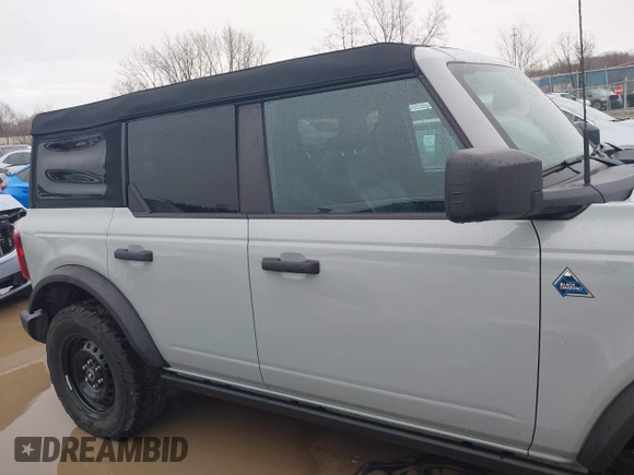 2023 Ford Bronco z VIN 1FMDE5BH4PLB16762, wystawiony jako IAAI lot #41918584 z przebiegiem 32 527 mil mil oraz . Historia ofert i sprzedaży dostępna na DreamBid. Obrazek 13.