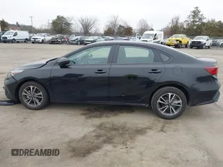 2024 Kia Forte LXS z VIN 3KPF24ADXRE744271, wystawiony jako IAAI lot #41793946 z przebiegiem 11 923 mil mil oraz . Historia ofert i sprzedaży dostępna na DreamBid. Obrazek 15.