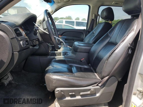 2011 Chevrolet Suburban LT с VIN 1GNSCJE00BR213311, выставлен на аукционе Copart как лот 55612835 с пробегом 219 379 миль миль и Списание • Salvage title. История ставок и продаж доступна на DreamBid. Изображение 7.