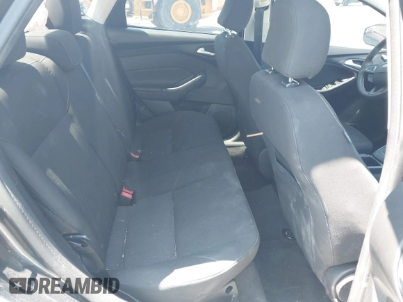 2016 Ford Focus SE z VIN 1FADP3F25GL338158, wystawiony jako IAAI lot #39234785 z przebiegiem 77 333 mil mil oraz . Historia ofert i sprzedaży dostępna na DreamBid. Obrazek 8.
