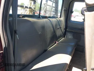 2005 Ford F-250 XL z VIN 1FTSX21P45EA18667, wystawiony jako IAAI lot #42117348 z przebiegiem 324 883 mil mil oraz . Historia ofert i sprzedaży dostępna na DreamBid. Obrazek 8.
