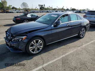 2018 Mercedes-Benz C 300 z VIN 55SWF4JB2JU264063, wystawiony jako Copart lot #55316235 z przebiegiem Nie podano mil oraz Szkoda całkowita • Salvage title. Historia ofert i sprzedaży dostępna na DreamBid. Obrazek 1.