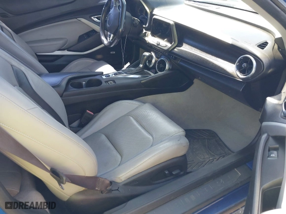 2017 Chevrolet Camaro 2LT with VIN 1G1FD1RX8H0139429, listed as a IAAI auction lot 40446926 with 161,760 mi miles. Bid and sale history available at carsss.com. Image 5.