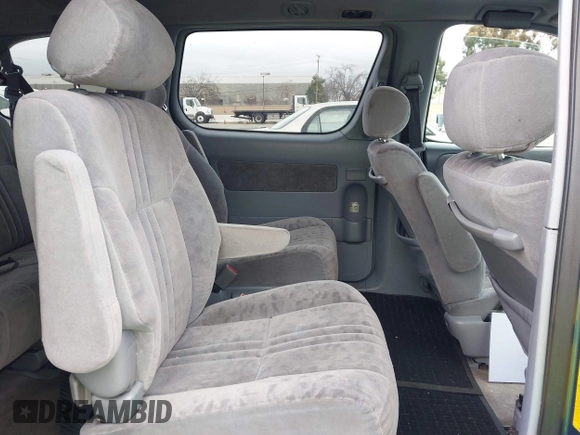 2001 Toyota Sienna LE with VIN 4T3ZF13C11U395630, listed as a IAAI auction lot 41743896 with 189,986 mi miles. Bid and sale history available at carsss.com. Image 8.