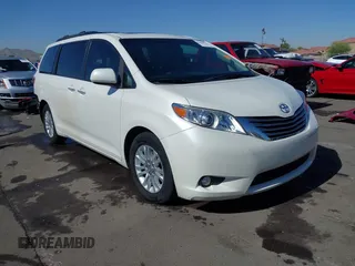 2017 Toyota Sienna XLE Auto Access Seat z VIN 5TDYZ3DC1HS889513, wystawiony jako IAAI lot #42290751 z przebiegiem 135 988 mil mil oraz . Historia ofert i sprzedaży dostępna na DreamBid. Obrazek 1.