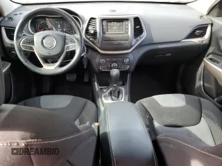2018 Jeep Cherokee Latitude Tech Connect z VIN 1C4PJLCB8JD537025, wystawiony jako Copart lot #56568695 z przebiegiem 149 071 mil mil oraz Szkoda całkowita • Salvage title. Historia ofert i sprzedaży dostępna na DreamBid. Obrazek 8.