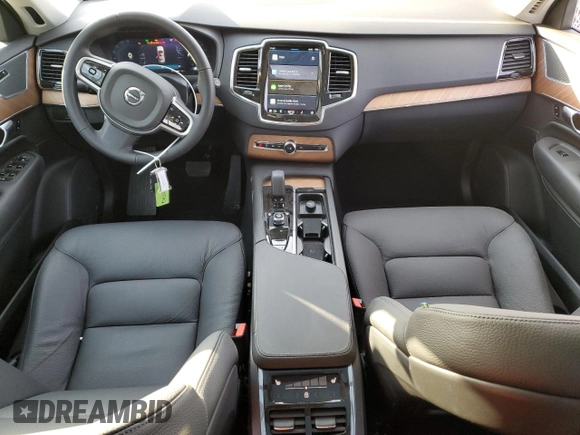 2025 Volvo XC90 Plus with VIN YV4062PE6S1342140, listed as a Copart auction lot 42954285 with 4,584 mi miles and Clean Title. Bid and sale history available at DreamBid. Image 8.