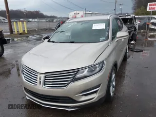 2017 Lincoln MKC Select z VIN 5LMCJ2C99HUL63006, wystawiony jako IAAI lot #41897413 z przebiegiem 76 202 mil mil oraz . Historia ofert i sprzedaży dostępna na DreamBid. Obrazek 2.