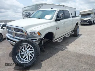 2018 Ram 2500 Laramie с VIN 3C6UR5FL6JG325908, выставлен на аукционе IAAI как лот 42463952 с пробегом 54 496 миль миль и . История ставок и продаж доступна на DreamBid. Изображение 6.