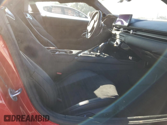 2021 Toyota Supra 2.0 z VIN WZ1DB2C0XMW043722, wystawiony jako Copart lot #82909334 z przebiegiem Nie podano mil oraz Szkoda całkowita • Salvage title. Historia ofert i sprzedaży dostępna na DreamBid. Obrazek 10.