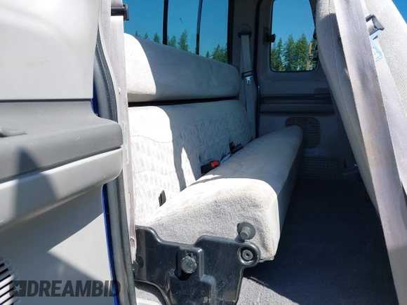 1999 Ford F-250 XL с VIN 1FTNX21L2XEA95499, выставлен на аукционе IAAI как лот 42426420 с пробегом 198 965 миль миль и . История ставок и продаж доступна на DreamBid. Изображение 8.