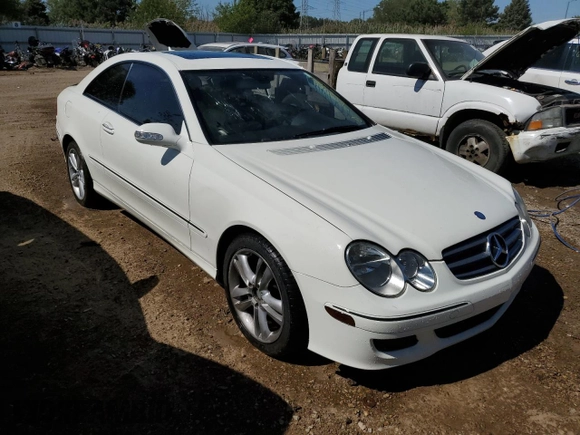 2009 Mercedes-Benz CLK-Class 3.5L with VIN WDBTJ56H09F261819, listed as a Copart auction lot 70021184 with 130,976 mi miles and Salvage Title. Bid and sale history available at carsss.com. Image 4.