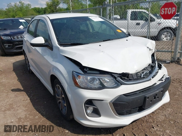 2019 Chevrolet Sonic LT z VIN 1G1JD5SB1K4148053, wystawiony jako IAAI lot #42264914 z przebiegiem 31 333 mil mil oraz . Historia ofert i sprzedaży dostępna na DreamBid. Obrazek 1.