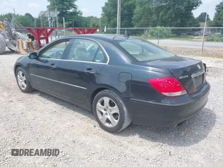 2005 Acura RL z VIN JH4KB16545C018873, wystawiony jako IAAI lot #42423476 z przebiegiem 237 834 mil mil oraz . Historia ofert i sprzedaży dostępna na DreamBid. Obrazek 3.