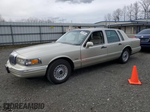 1997 Lincoln Town Car Executive z VIN 1LNLM81W9VY643745, wystawiony jako Copart lot #47921365 z przebiegiem 68 821 mil mil oraz Szkoda całkowita • Salvage title. Historia ofert i sprzedaży dostępna na DreamBid. Obrazek 1.