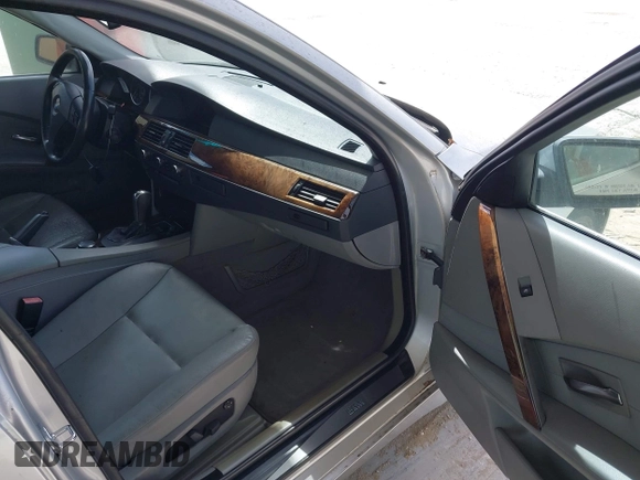 2007 BMW 5 Series 530i with VIN WBANE73557CM52488, listed as a IAAI auction lot 41931344 with 109,254 mi miles. Bid and sale history available at carsss.com. Image 5.