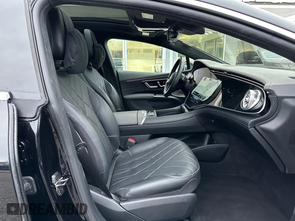2022 Mercedes-Benz EQS 580 z VIN W1KCG4EB7NA021431, wystawiony jako Copart lot #44053605 z przebiegiem 28 708 mil mil oraz Czysty tytuł • Clean title. Historia ofert i sprzedaży dostępna na DreamBid. Obrazek 5.