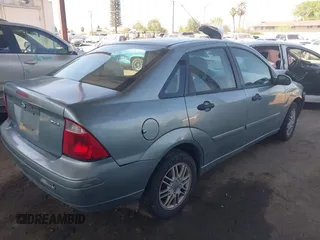 2005 Ford Focus S with VIN 1FAFP34N05W276945, listed as a IAAI auction lot 41889586 with 253,219 mi miles. Bid and sale history available at carsss.com. Image 4.